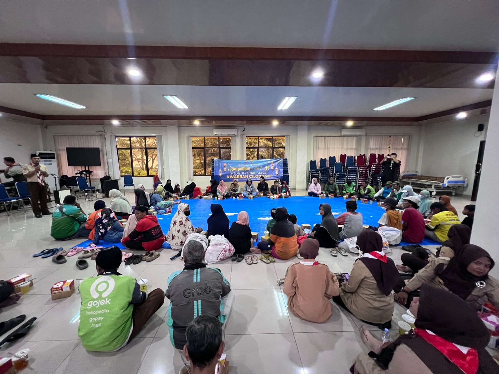 Muliakan Pejuang Jalanan, Pramuka Cilodong Gelar Buka Puasa Bersama Ratusan Driver Ojol